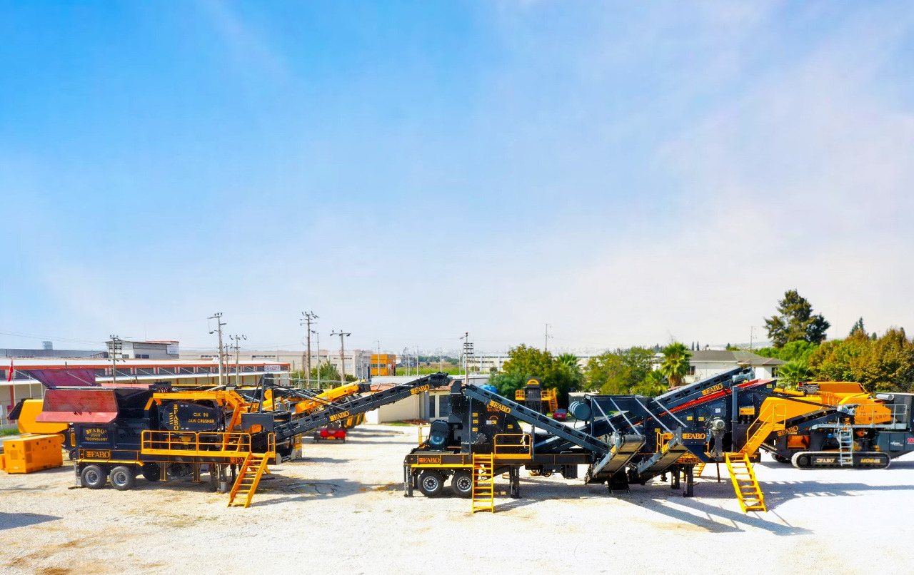 FABO mobile jaw crusher - Pofás törő: 3 kép. FABO mobile jaw crusher - Pofás törő: 3 kép.