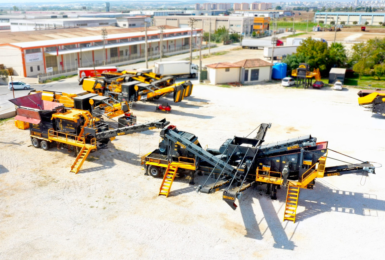 FABO mobile jaw crusher - Pofás törő: 4 kép. FABO mobile jaw crusher - Pofás törő: 4 kép.