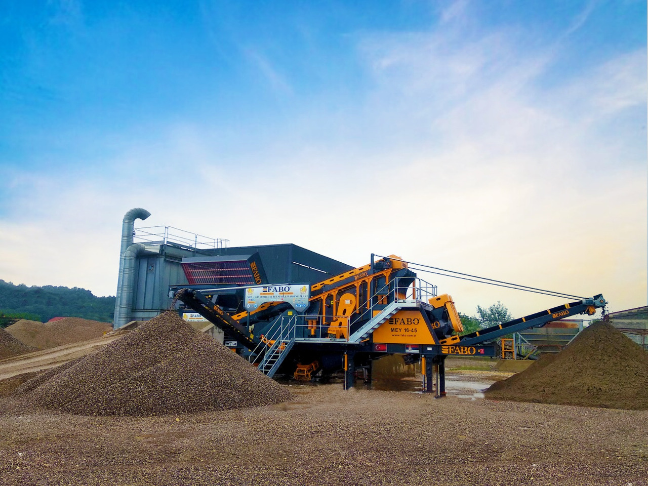 FABO mobile washing plant - Osztályozó berendezés: 3 kép. FABO mobile washing plant - Osztályozó berendezés: 3 kép.