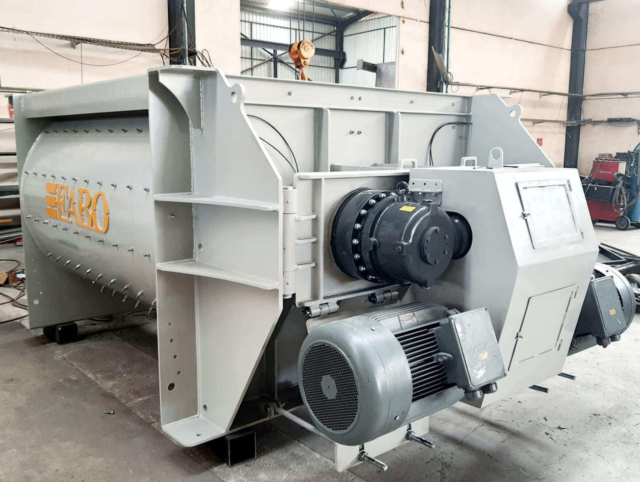 FABO twin shaft mixer - Betonkeverő: 5 kép. FABO twin shaft mixer - Betonkeverő: 5 kép.