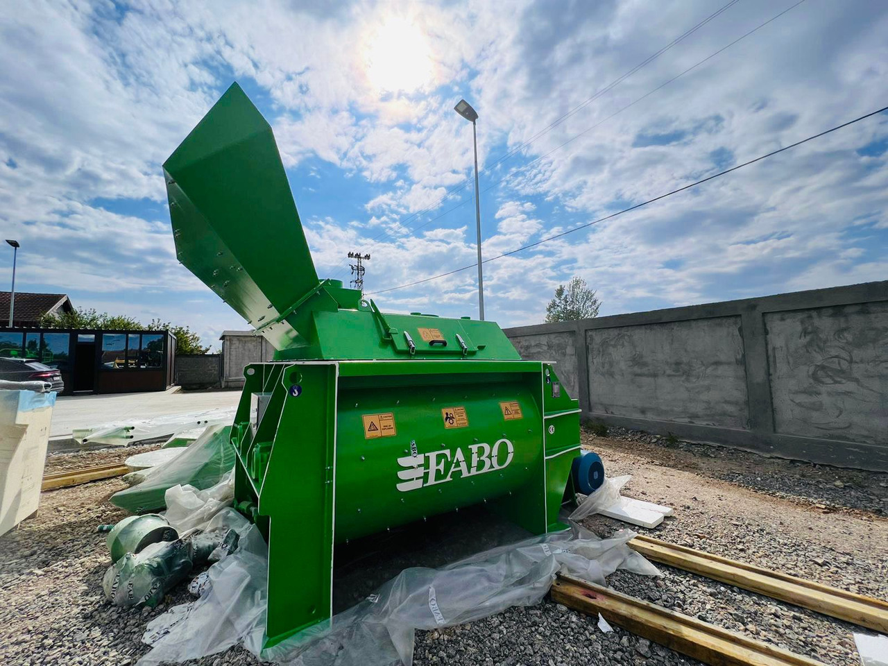 FABO twin shaft mixer - Betonkeverő: 2 kép. FABO twin shaft mixer - Betonkeverő: 2 kép.
