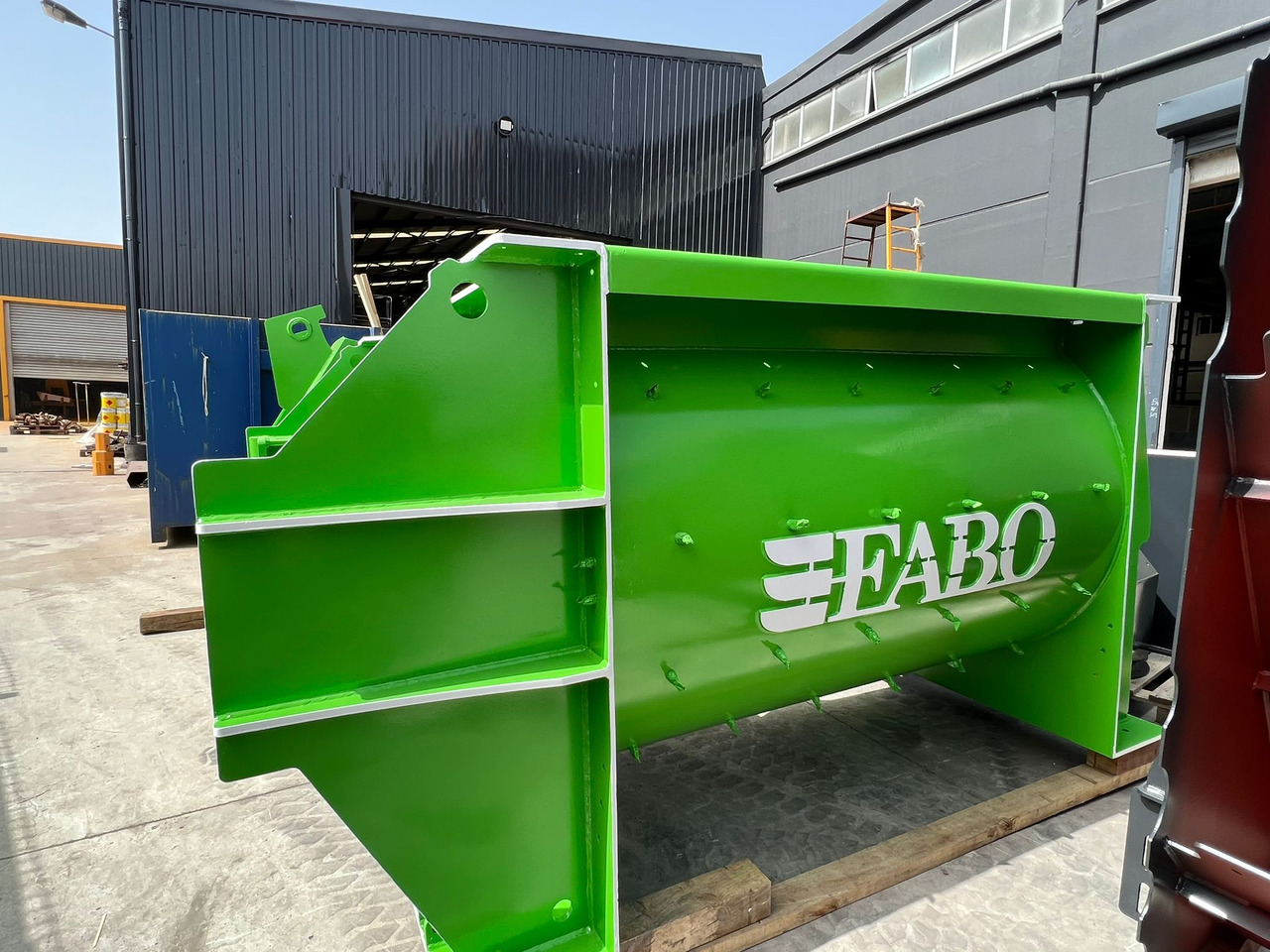 FABO twin shaft mixer - Betonkeverő: 1 kép. FABO twin shaft mixer - Betonkeverő: 1 kép.