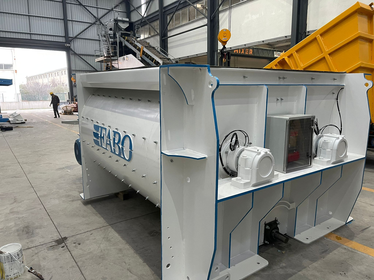 FABO twin shaft mixer - Betonkeverő: 3 kép. FABO twin shaft mixer - Betonkeverő: 3 kép.