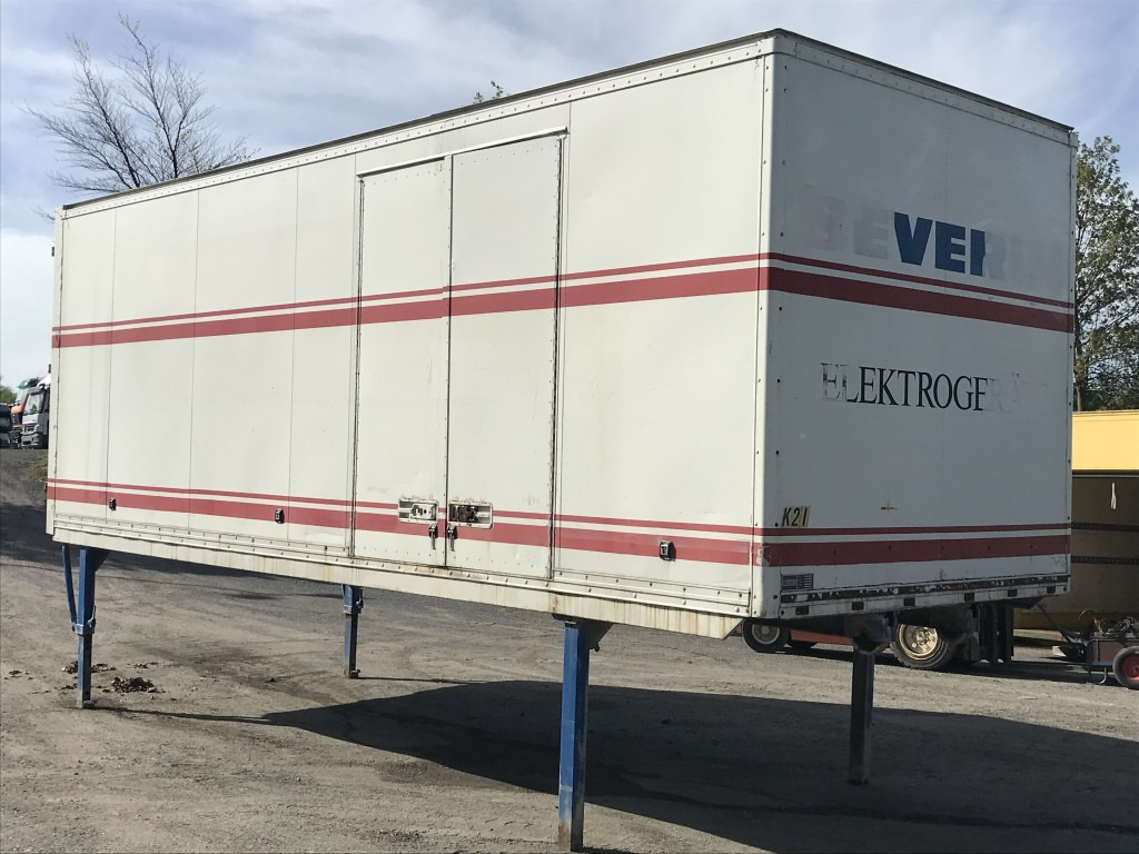 ACKERMANN-FRUEHAUF AWL - KOFFER AWL-Koffer mit Seitentür 7 m - Doboz felépitmény: 4 kép. ACKERMANN-FRUEHAUF AWL - KOFFER AWL-Koffer mit Seitentür 7 m - Doboz felépitmény: 4 kép.