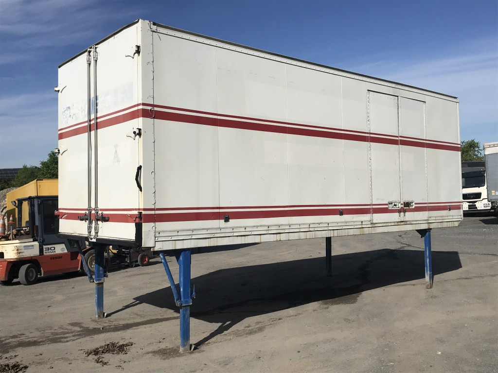 ACKERMANN-FRUEHAUF AWL - KOFFER AWL-Koffer mit Seitentür 7 m - Doboz felépitmény: 1 kép. ACKERMANN-FRUEHAUF AWL - KOFFER AWL-Koffer mit Seitentür 7 m - Doboz felépitmény: 1 kép.