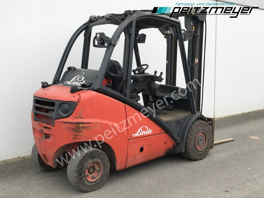 LINDE Gabelstapler H 35 T Gas + Seitenschieber - Gázüzemű targonca: 3 kép. LINDE Gabelstapler H 35 T Gas + Seitenschieber - Gázüzemű targonca: 3 kép.