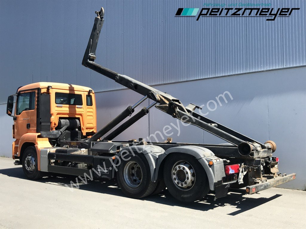 MAN TGS 26.440 BL6x2 Meiller RK 2070 mit Lenkachse - Horgos rakodó teherautó: 3 kép. MAN TGS 26.440 BL6x2 Meiller RK 2070 mit Lenkachse - Horgos rakodó teherautó: 3 kép.