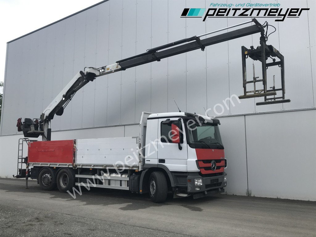 MERCEDES-BENZ Actros 2536 LL Pritsche HMF Heckkran m. Zange Baustoff - Platós teherautó, Darus autó: 2 kép. MERCEDES-BENZ Actros 2536 LL Pritsche HMF Heckkran m. Zange Baustoff - Platós teherautó, Darus autó: 2 kép.