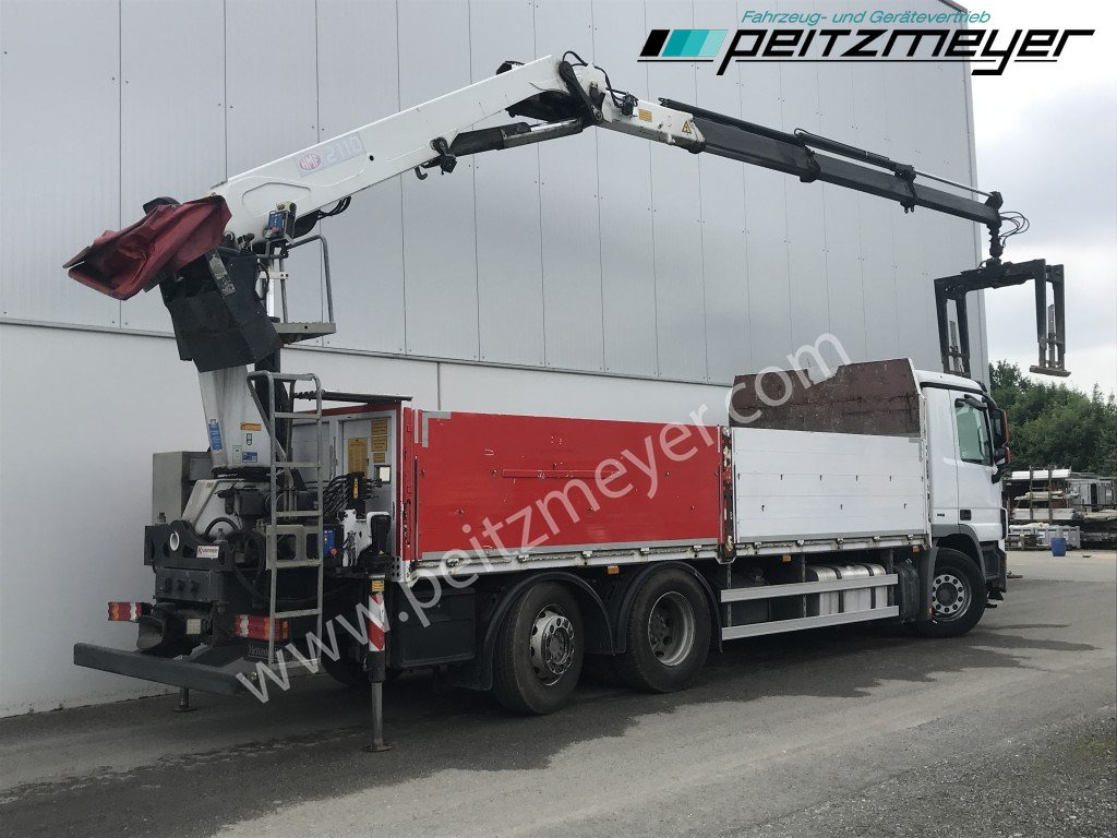MERCEDES-BENZ Actros 2536 LL Pritsche HMF Heckkran m. Zange Baustoff - Platós teherautó, Darus autó: 4 kép. MERCEDES-BENZ Actros 2536 LL Pritsche HMF Heckkran m. Zange Baustoff - Platós teherautó, Darus autó: 4 kép.