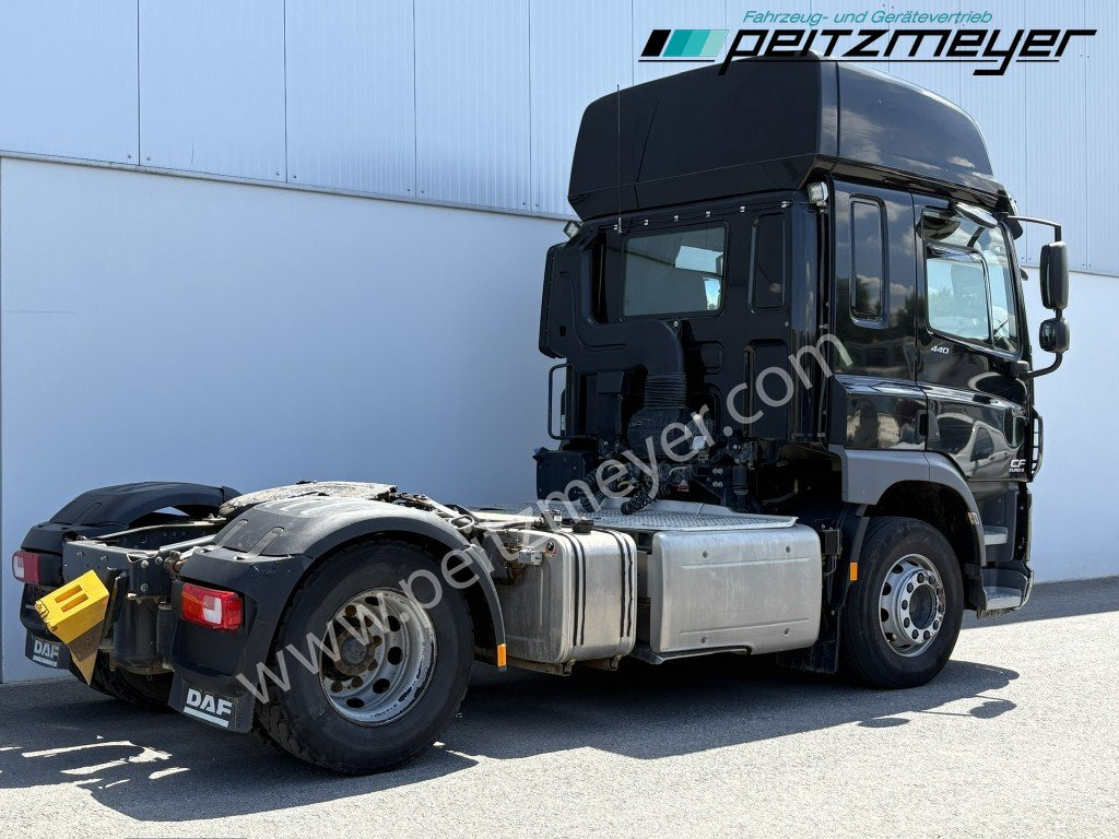 DAF TRUCKS (NL) CF 440 FL, Klima, Kipp/Schubbodenhydr. - Nyergesvontató: 3 kép. DAF TRUCKS (NL) CF 440 FL, Klima, Kipp/Schubbodenhydr. - Nyergesvontató: 3 kép.
