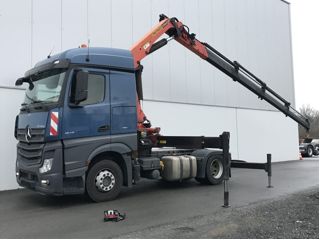 MERCEDES-BENZ Actros 1843 LS Kran Palfinger PK 23002 4 Punkt Abstützung - Nyergesvontató: 1 kép. MERCEDES-BENZ Actros 1843 LS Kran Palfinger PK 23002 4 Punkt Abstützung - Nyergesvontató: 1 kép.