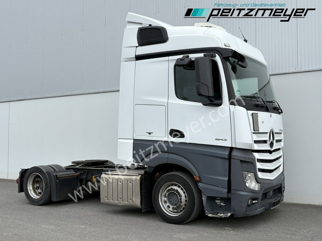 MERCEDES-BENZ Actros 1843 LSNRL Lowliner - Nyergesvontató: 2 kép. MERCEDES-BENZ Actros 1843 LSNRL Lowliner - Nyergesvontató: 2 kép.