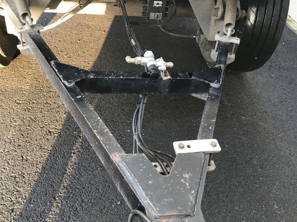 ROHR Koffer-Anhänger mit LBW 18 t/ 7,33 m innen/ LBW 2 t. BÄR - Pótkocsi dobozos: 5 kép. ROHR Koffer-Anhänger mit LBW 18 t/ 7,33 m innen/ LBW 2 t. BÄR - Pótkocsi dobozos: 5 kép.