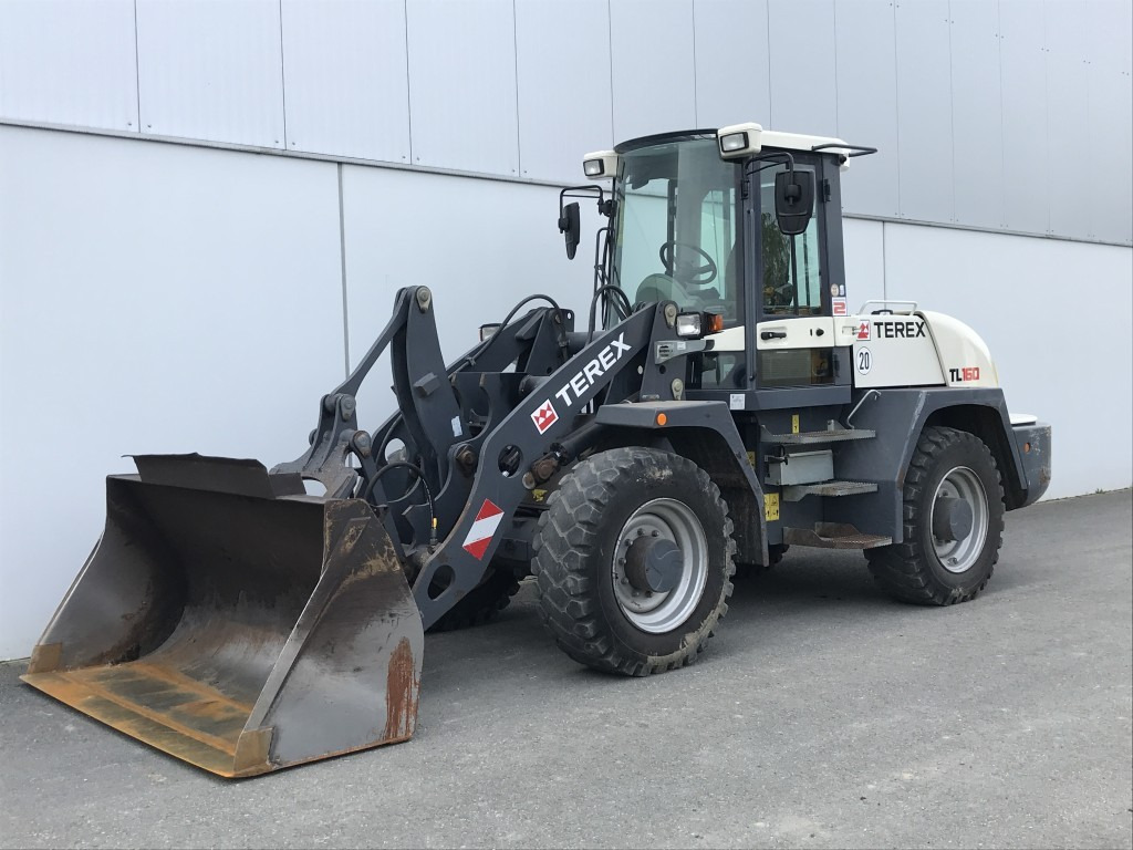 TEREX RADLADER TL 160 Schaufel + Gabel - Gumikerekes homlokrakodó: 1 kép. TEREX RADLADER TL 160 Schaufel + Gabel - Gumikerekes homlokrakodó: 1 kép.