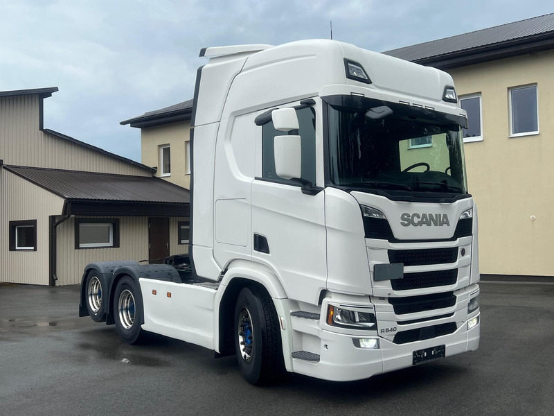 Scania R540 A6X2NB - Nyergesvontató: 2 kép. Scania R540 A6X2NB - Nyergesvontató: 2 kép.