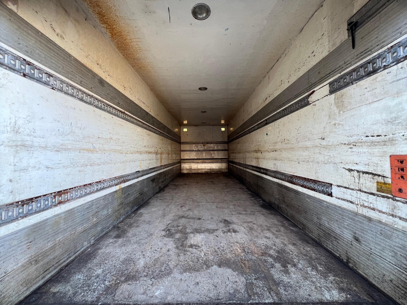 Dobozos felépítményű teherautó Scania P270 DB4X2MNB: 20 kép. Dobozos felépítményű teherautó Scania P270 DB4X2MNB: 20 kép.