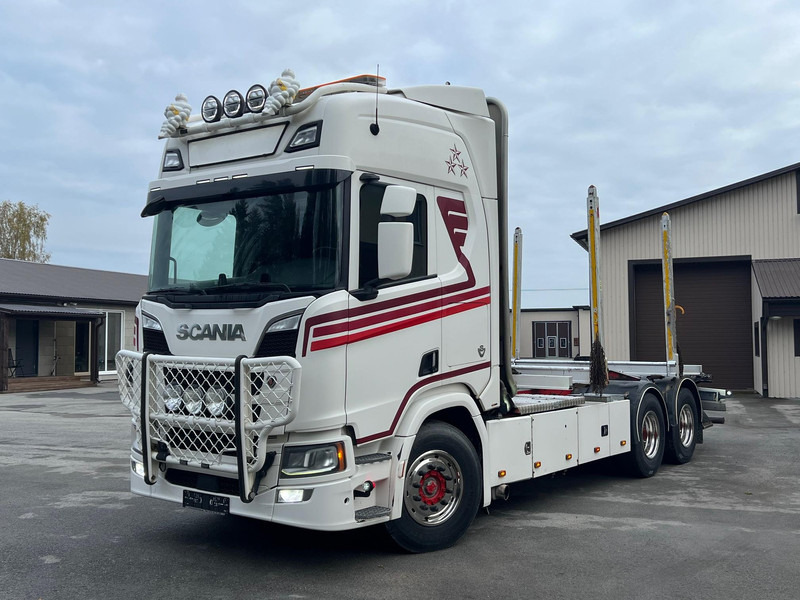Scania R730 B6X4NB - Rönkszállító teherautó, Darus autó: 1 kép. Scania R730 B6X4NB - Rönkszállító teherautó, Darus autó: 1 kép.