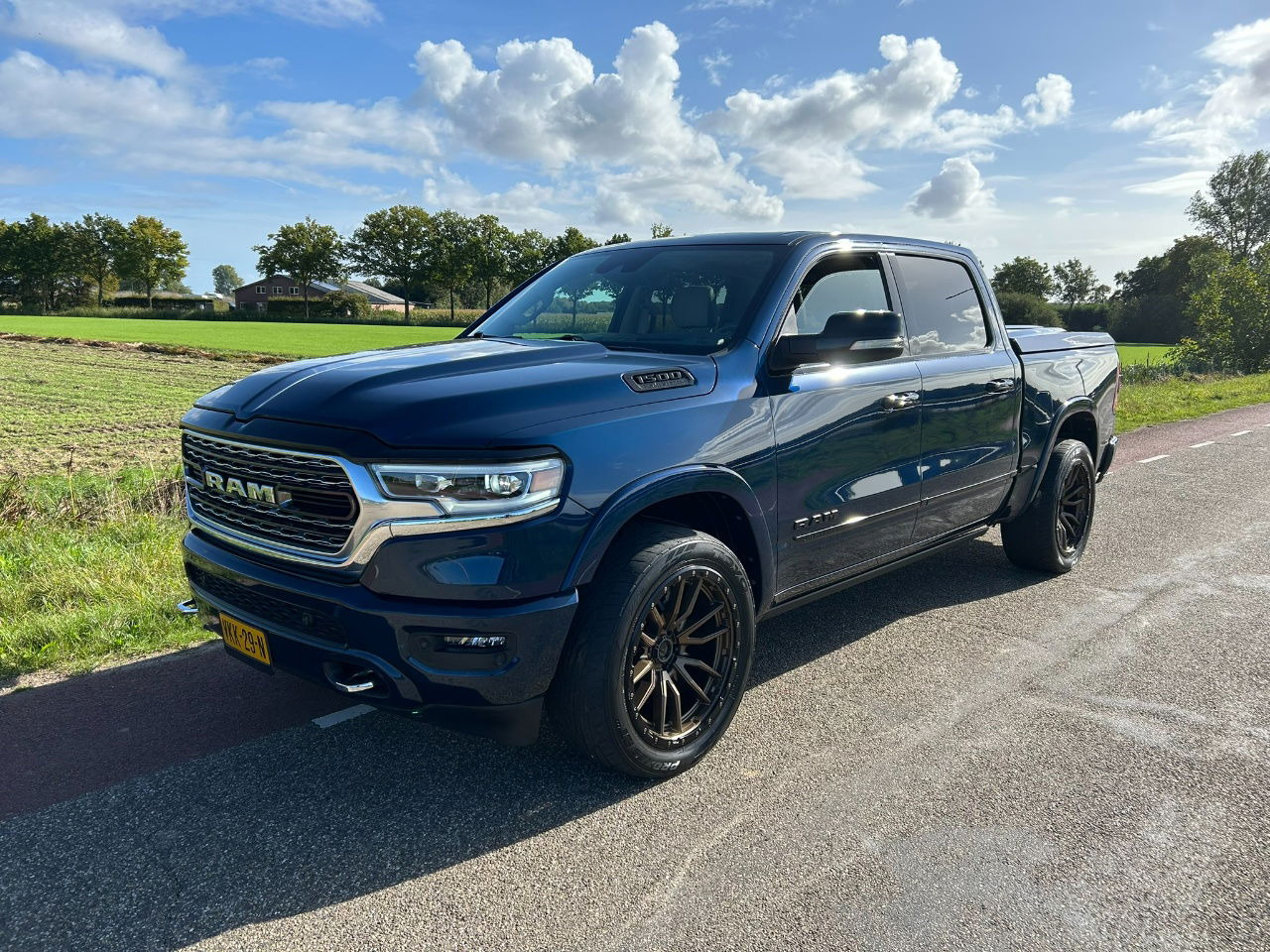 Dodge Ram Pick Up 1500 5.7 V8 4x4 Creb Cab Limeted Hemi Etorque - Pickup: 3 kép. Dodge Ram Pick Up 1500 5.7 V8 4x4 Creb Cab Limeted Hemi Etorque - Pickup: 3 kép.
