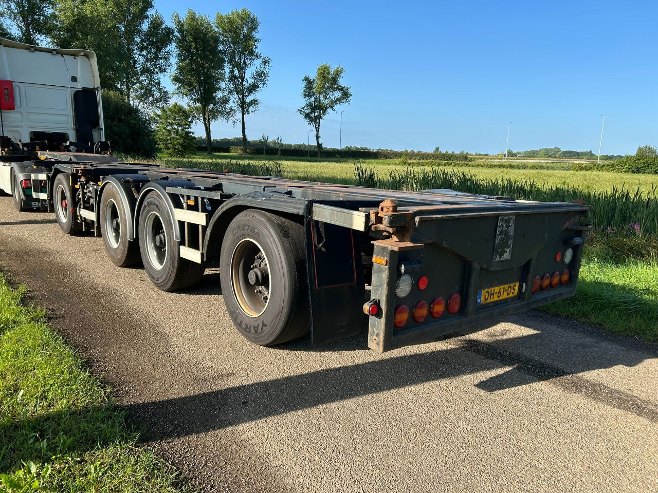 Nooteboom D-tec CT-53-04D combi chassis apk/tuf 9-2025 gvw 53000 kg - Félpótkocsi cserefelépítményes: 2 kép. Nooteboom D-tec CT-53-04D combi chassis apk/tuf 9-2025 gvw 53000 kg - Félpótkocsi cserefelépítményes: 2 kép.