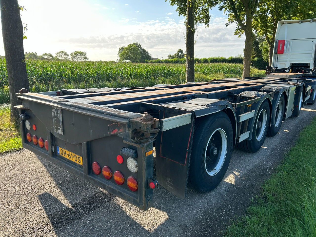 Nooteboom D-tec CT-53-04D combi chassis apk/tuf 9-2025 gvw 53000 kg - Félpótkocsi cserefelépítményes: 4 kép. Nooteboom D-tec CT-53-04D combi chassis apk/tuf 9-2025 gvw 53000 kg - Félpótkocsi cserefelépítményes: 4 kép.