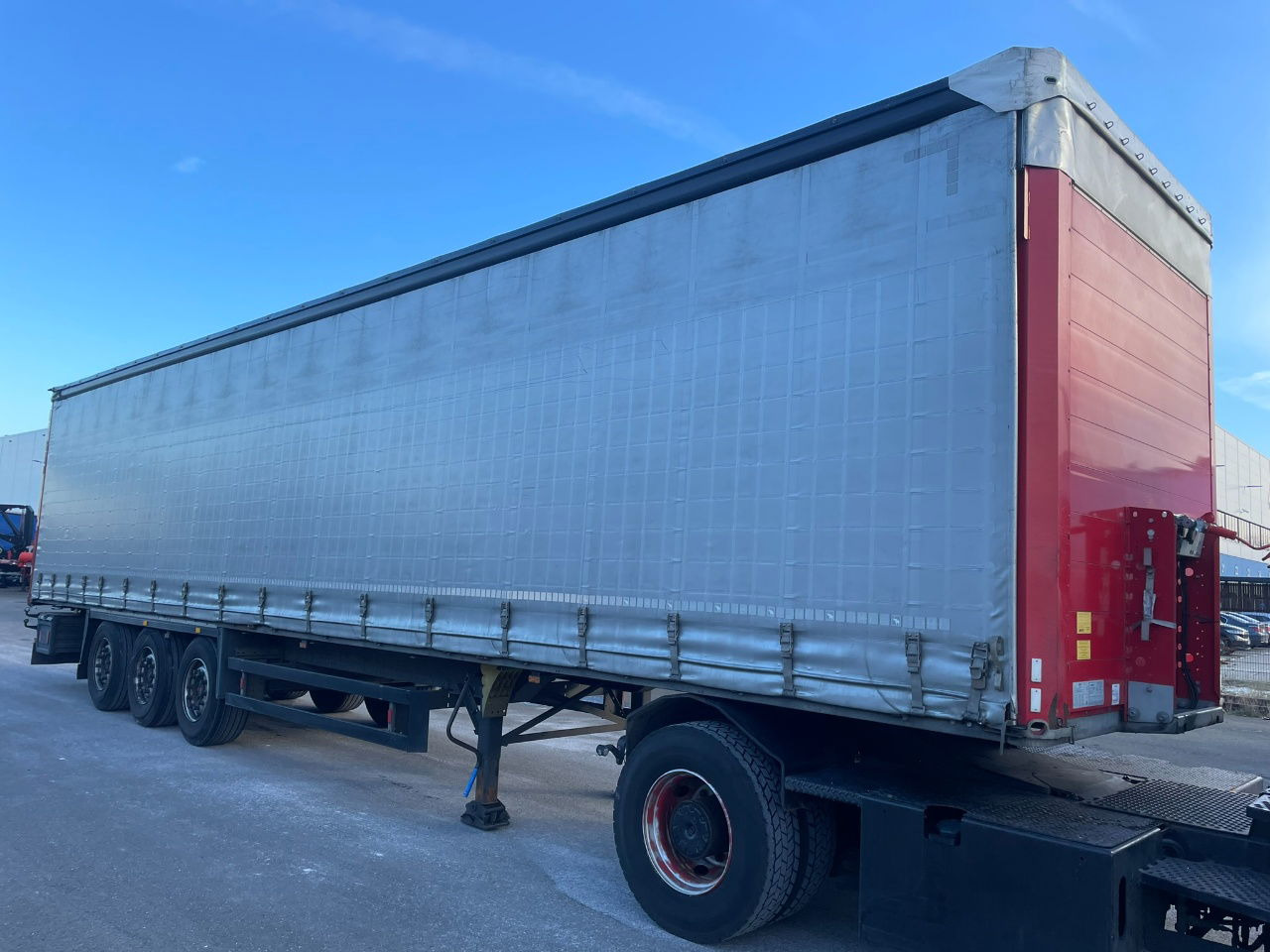 Schmitz Cargobull SCB-S3T EN 12642-XL Allu borden - disc brakes 2 x toolbox tuf 4-2026 - Ponyvás félpótkocsi: 4 kép. Schmitz Cargobull SCB-S3T EN 12642-XL Allu borden - disc brakes 2 x toolbox tuf 4-2026 - Ponyvás félpótkocsi: 4 kép.