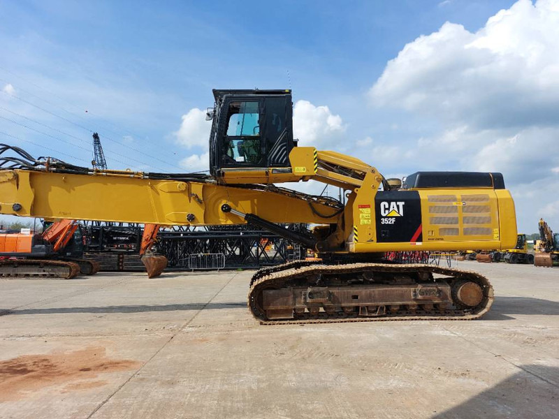 Cat 352 Fl XE MHD - Lánctalpas kotró: 2 kép. Cat 352 Fl XE MHD - Lánctalpas kotró: 2 kép.