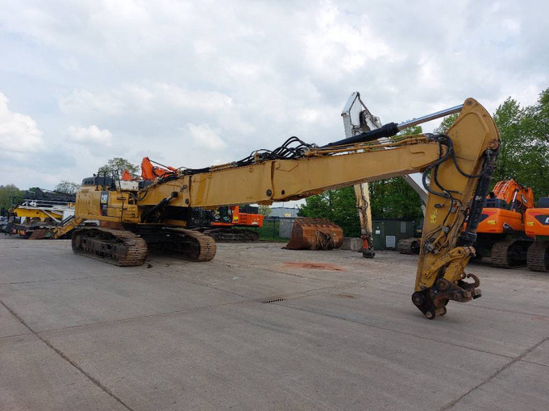 Cat 352 Fl XE MHD - Lánctalpas kotró: 4 kép. Cat 352 Fl XE MHD - Lánctalpas kotró: 4 kép.