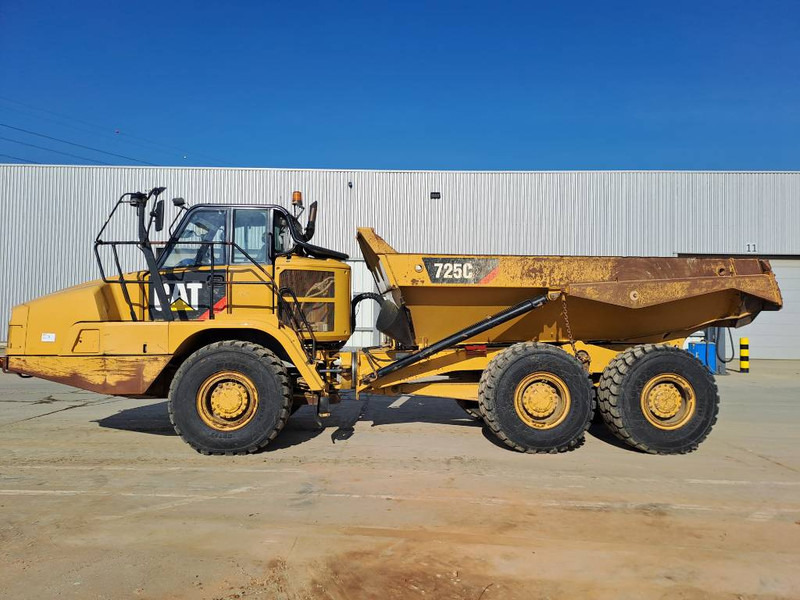 Cat 725C2 - Csuklós dömper: 1 kép. Cat 725C2 - Csuklós dömper: 1 kép.