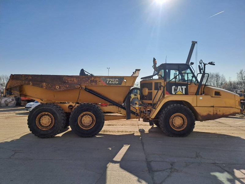 Cat 725C2 - Csuklós dömper: 5 kép. Cat 725C2 - Csuklós dömper: 5 kép.