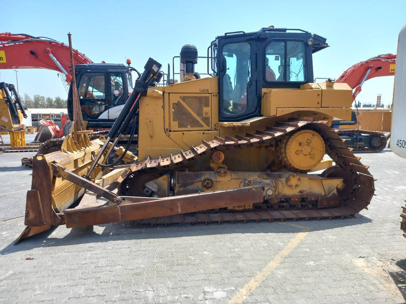 Cat D6R LGP (Abu Dhabi) - Buldózer: 1 kép. Cat D6R LGP (Abu Dhabi) - Buldózer: 1 kép.