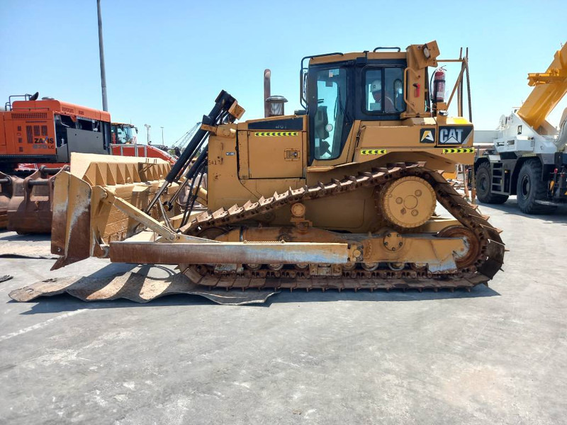 Cat D6T LGP (Abu Dhabi) - Buldózer: 1 kép. Cat D6T LGP (Abu Dhabi) - Buldózer: 1 kép.