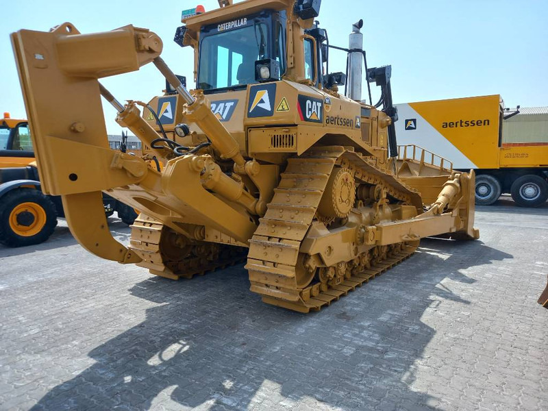 Cat D8R (Abu Dhabi) - Buldózer: 5 kép. Cat D8R (Abu Dhabi) - Buldózer: 5 kép.