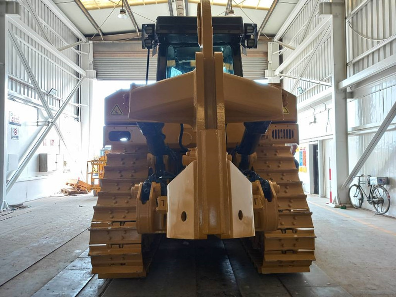 Cat D8T (Jebel Ali) - Buldózer: 3 kép. Cat D8T (Jebel Ali) - Buldózer: 3 kép.