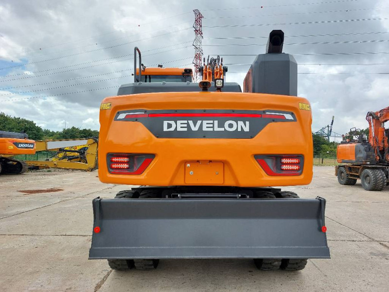 Develon DX 140 W-7 - Gumikerekes kotró: 5 kép. Develon DX 140 W-7 - Gumikerekes kotró: 5 kép.