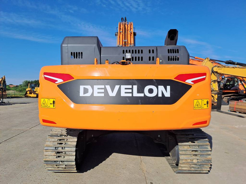 Develon DX 300 LC-7LC-7M (4 Pieces available) - Lánctalpas kotró: 3 kép. Develon DX 300 LC-7LC-7M (4 Pieces available) - Lánctalpas kotró: 3 kép.