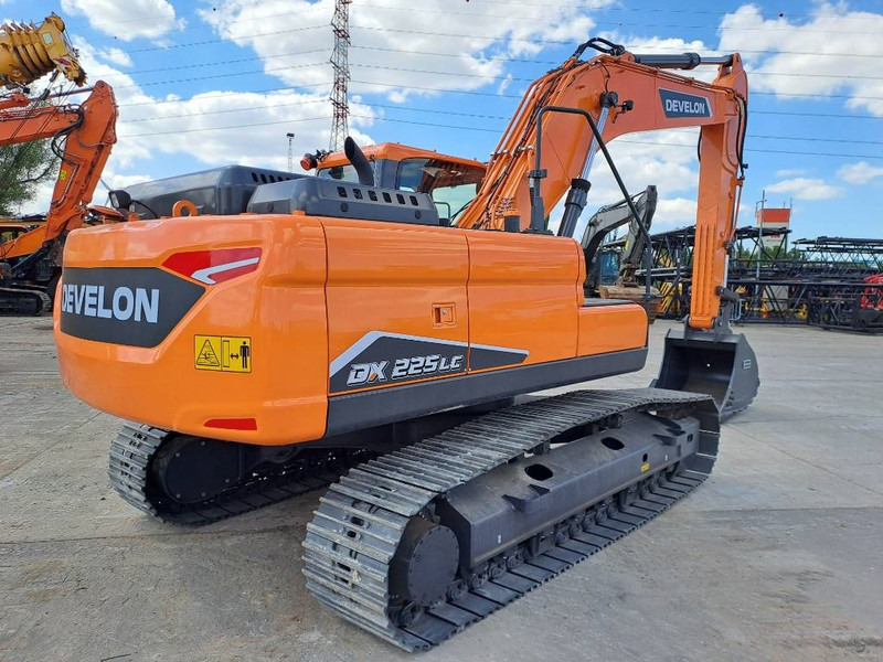 Develon DX225LC-7M - Lánctalpas kotró: 4 kép. Develon DX225LC-7M - Lánctalpas kotró: 4 kép.