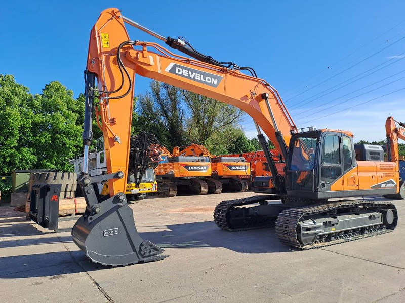 Új Lánctalpas kotró Develon DX300LC-7M: 7 kép.