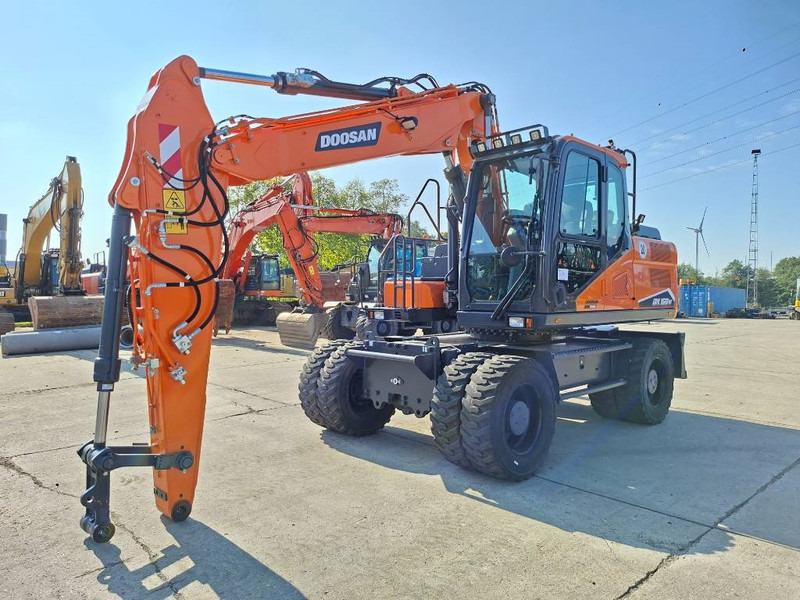 Doosan DX 160 W-7 (EX Demo) - Gumikerekes kotró: 2 kép. Doosan DX 160 W-7 (EX Demo) - Gumikerekes kotró: 2 kép.