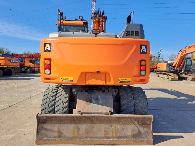 Doosan DX140W-5 - Gumikerekes kotró: 3 kép. Doosan DX140W-5 - Gumikerekes kotró: 3 kép.
