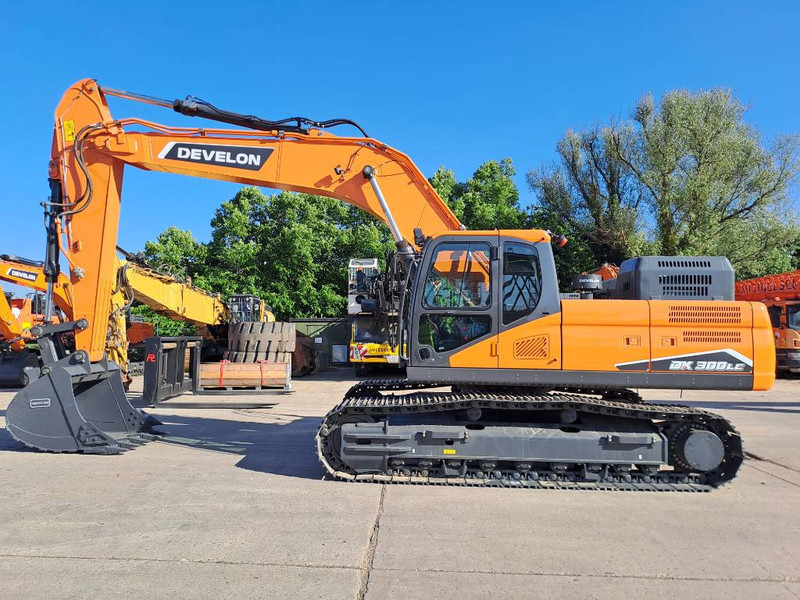Doosan DX300LC-7M - Lánctalpas kotró: 1 kép. Doosan DX300LC-7M - Lánctalpas kotró: 1 kép.