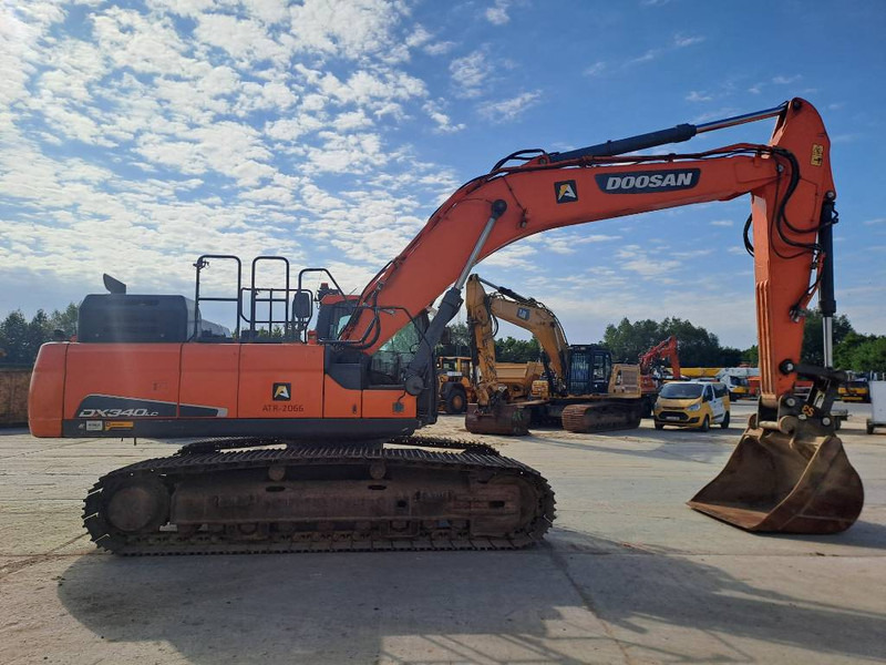 Doosan DX340LC-5 (Full Topcon 3D GPS) - Lánctalpas kotró: 5 kép. Doosan DX340LC-5 (Full Topcon 3D GPS) - Lánctalpas kotró: 5 kép.