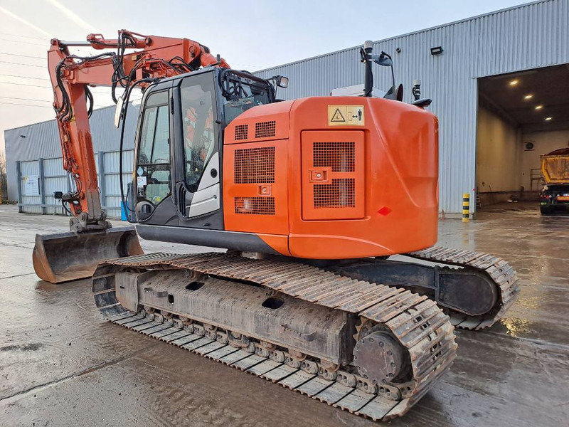 Hitachi ZX 225 US LC-5 B (Trimble GPS Prepared) - Lánctalpas kotró: 2 kép. Hitachi ZX 225 US LC-5 B (Trimble GPS Prepared) - Lánctalpas kotró: 2 kép.