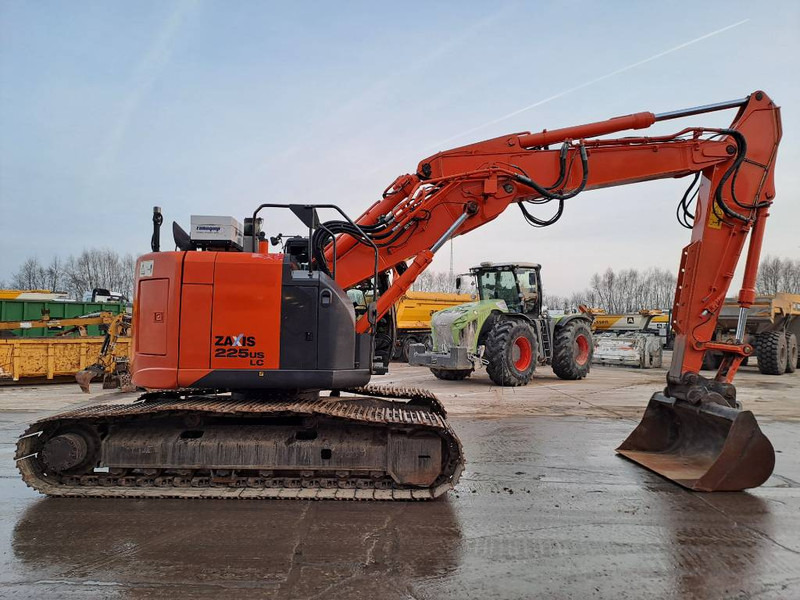 Hitachi ZX 225 US LC-5 B (Trimble GPS Prepared) - Lánctalpas kotró: 5 kép. Hitachi ZX 225 US LC-5 B (Trimble GPS Prepared) - Lánctalpas kotró: 5 kép.