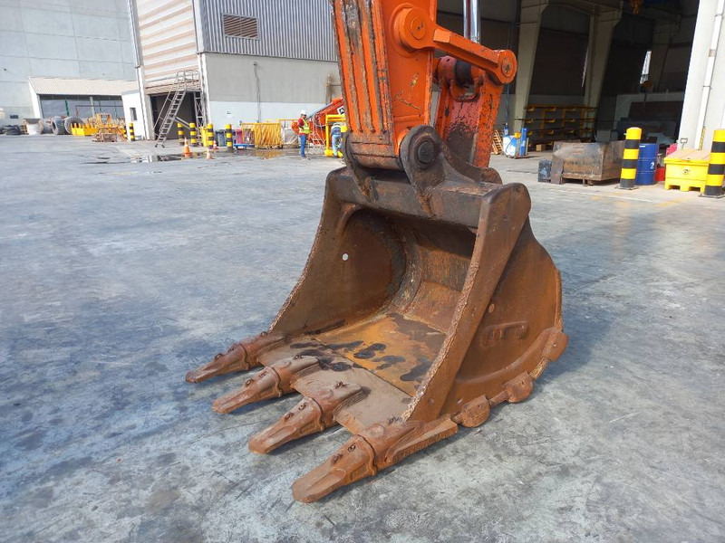 Hitachi ZX350H-5G (Abu Dhabi) - Lánctalpas kotró: 5 kép. Hitachi ZX350H-5G (Abu Dhabi) - Lánctalpas kotró: 5 kép.