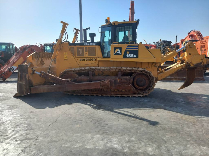 Komatsu D155A-6R (4 pcs available in Abu Dhabi) - Buldózer: 1 kép. Komatsu D155A-6R (4 pcs available in Abu Dhabi) - Buldózer: 1 kép.