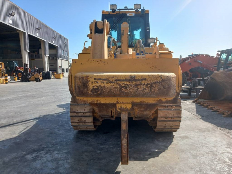 Komatsu D155A-6R (4 pcs available in Abu Dhabi) - Buldózer: 5 kép. Komatsu D155A-6R (4 pcs available in Abu Dhabi) - Buldózer: 5 kép.