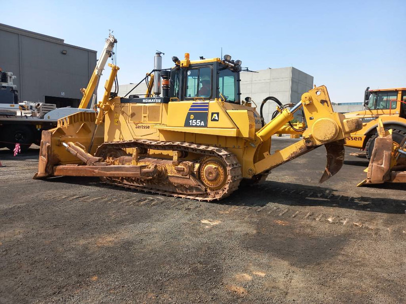 Komatsu D155A-6R (4 pieces available - Abu Dhabi) - Buldózer: 2 kép. Komatsu D155A-6R (4 pieces available - Abu Dhabi) - Buldózer: 2 kép.