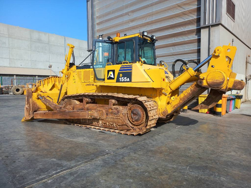 Komatsu D155A-6R - Buldózer: 2 kép. Komatsu D155A-6R - Buldózer: 2 kép.