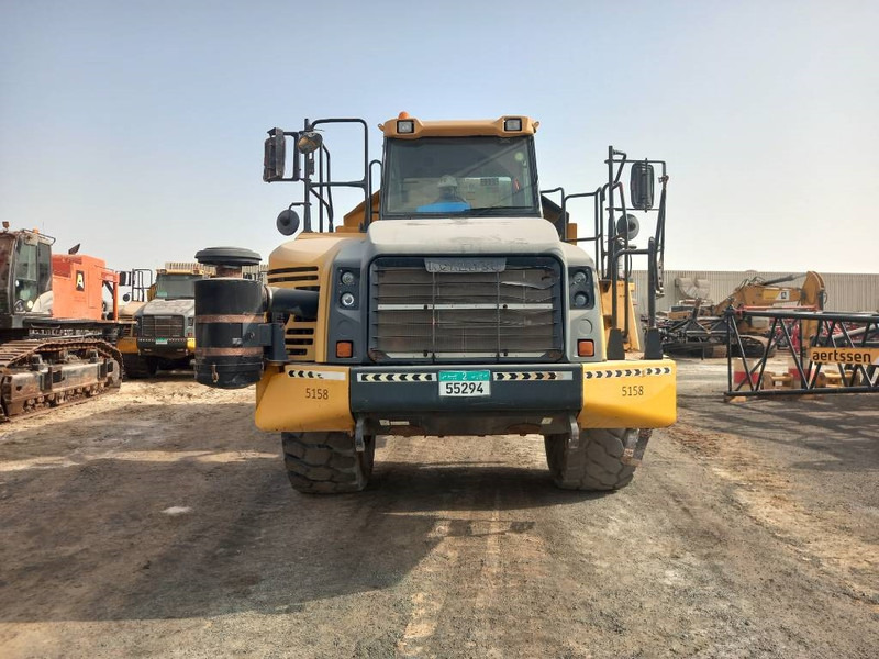 Komatsu HM400-3R (4 pcs available in Abu Dhabi) - Csuklós dömper: 5 kép. Komatsu HM400-3R (4 pcs available in Abu Dhabi) - Csuklós dömper: 5 kép.