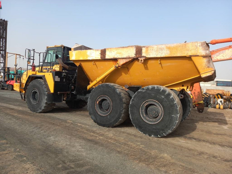 Komatsu HM400-3R (4 pcs available in Abu Dhabi) - Csuklós dömper: 2 kép. Komatsu HM400-3R (4 pcs available in Abu Dhabi) - Csuklós dömper: 2 kép.